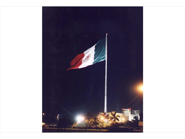 Asta Bandera Monumental 100.00 m., Cancún, Q. Roo.2