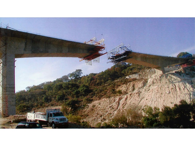 Puente Arco Norte Vista Inferior